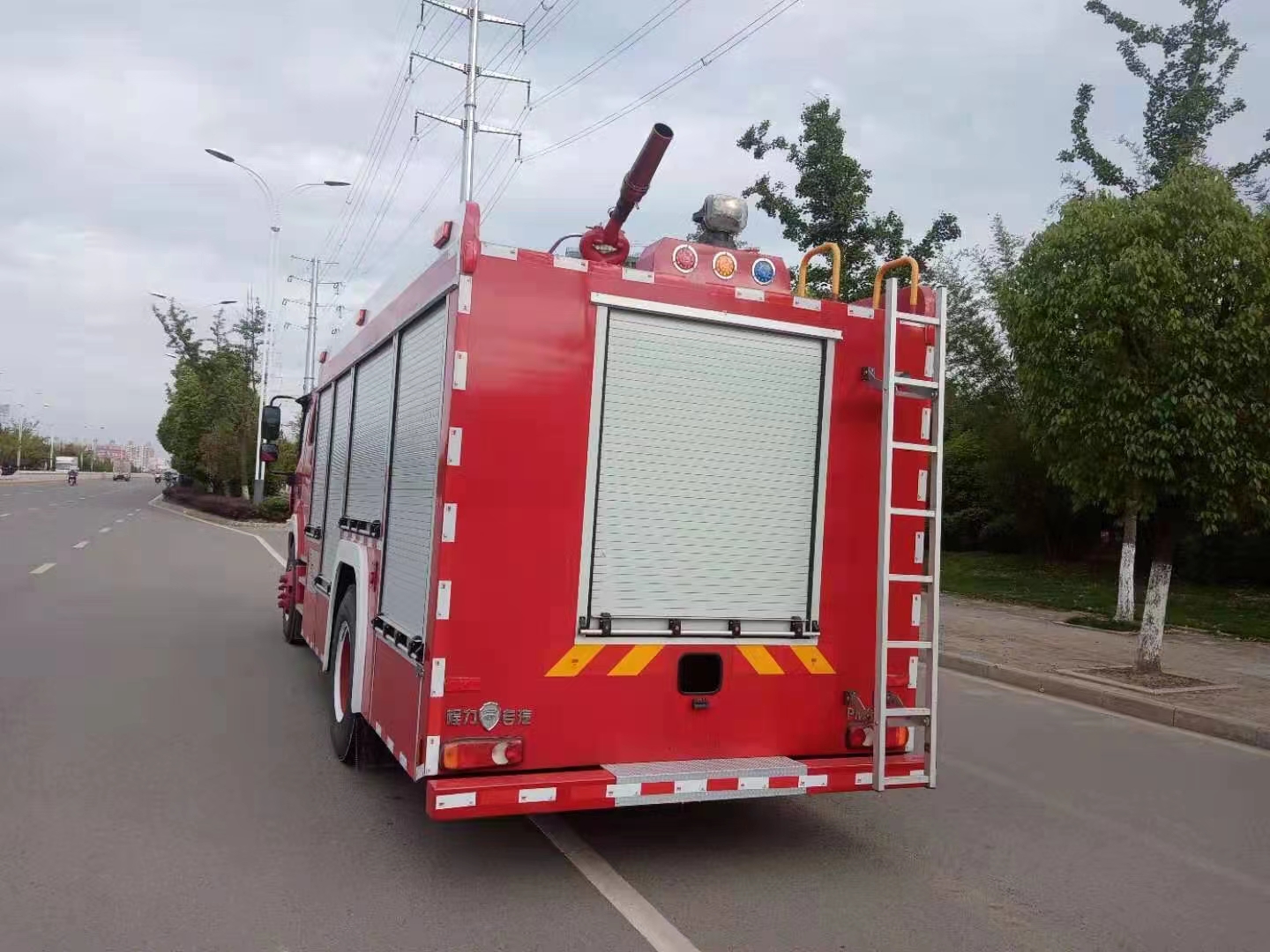 福田欧航6吨水罐消防车